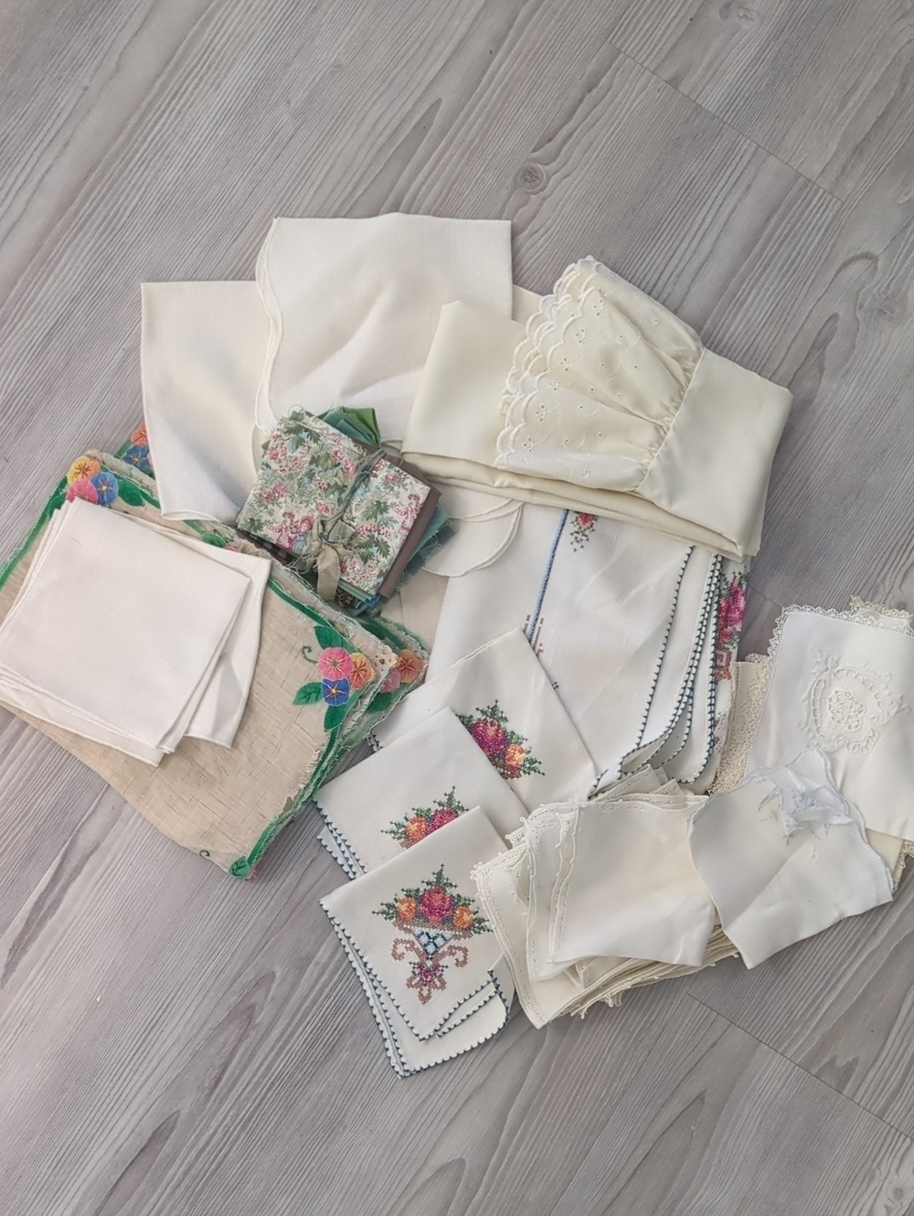 Vintage Embroidered & Lace Handkerchief Lot in Cream + Floral